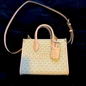 Michael kors crossbody  small bag